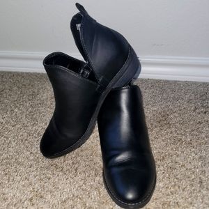 Universal Thread Black Booties Size 6.5